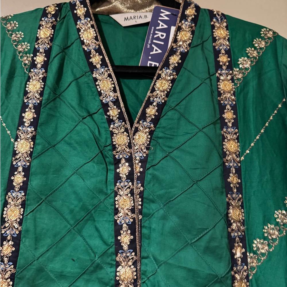 Emerald Green Blouse with Gold Embroidery - Picture 3 of 3